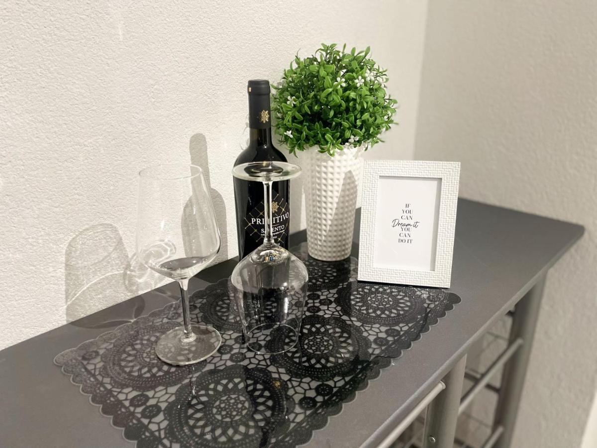 Perfekte 1,5 Wohnung Zentral In Leonberg Gegenueber Einkaufzentrum Luaran gambar