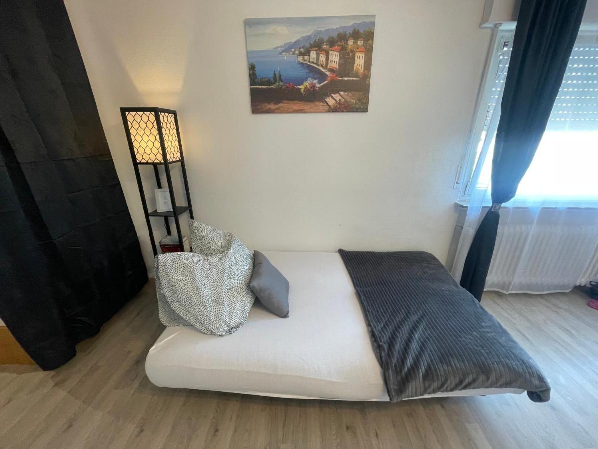 Perfekte 1,5 Wohnung Zentral In Leonberg Gegenueber Einkaufzentrum Luaran gambar