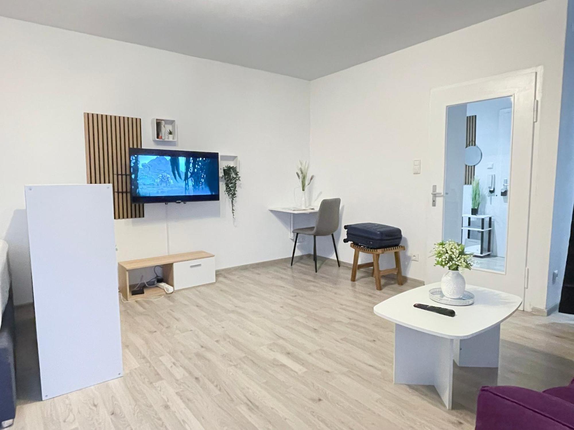 Perfekte 1,5 Wohnung Zentral In Leonberg Gegenueber Einkaufzentrum Luaran gambar